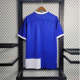 camiseta y la nueva ropa azul y blanca del Atlético de Madrid por su 120 aniversario