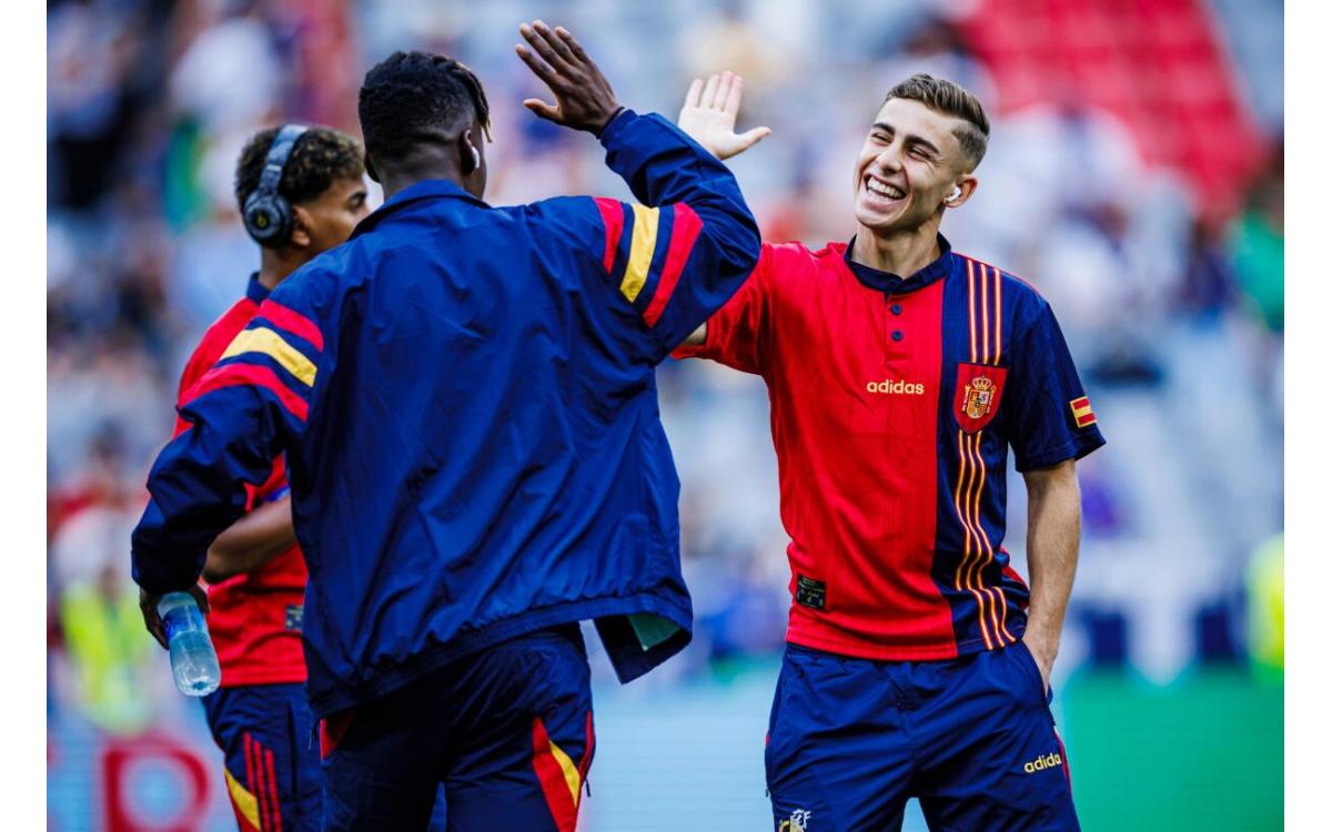 España en camino a la gloria: el renacer de La Roja y la fiebre por las camisetas fútbol baratas